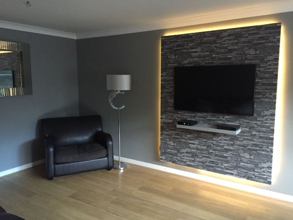 Гостиная с декоративным камнем