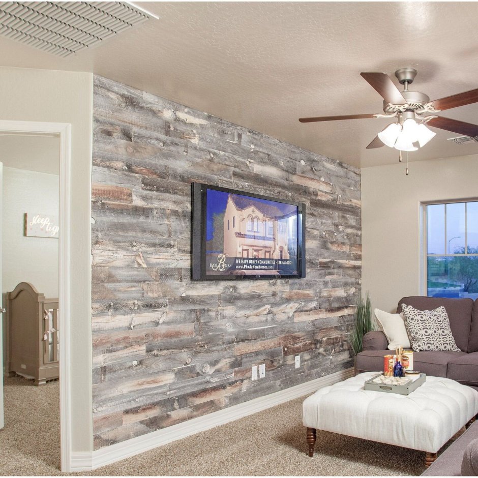 Ламинат на стену в гостиной