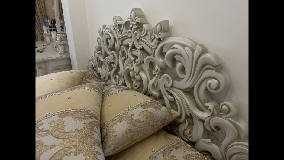 Купить спальный гарнитур из резного мореного дуба