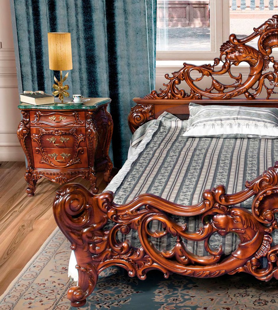 Резная кровать из дерева