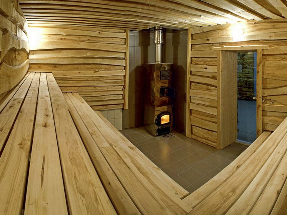 Отделка парилки необрезной доской