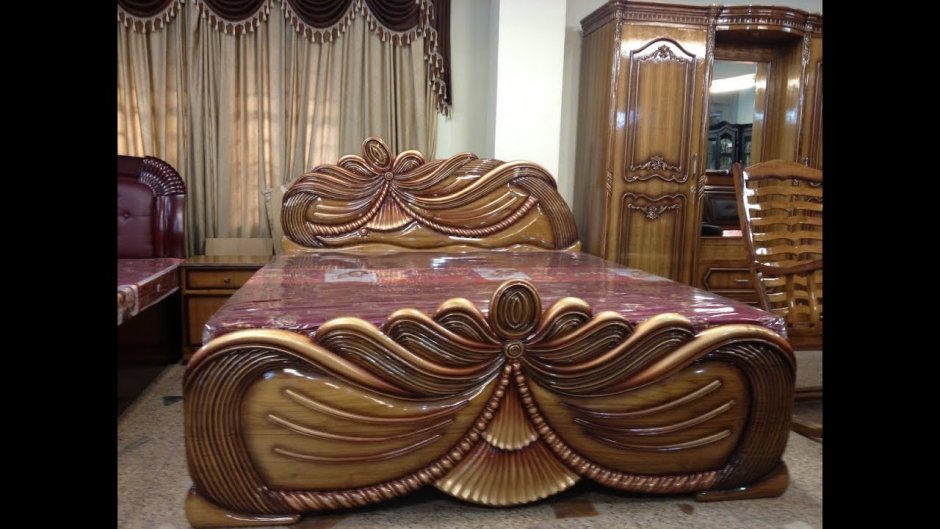 Старинная резная мебель из дерева