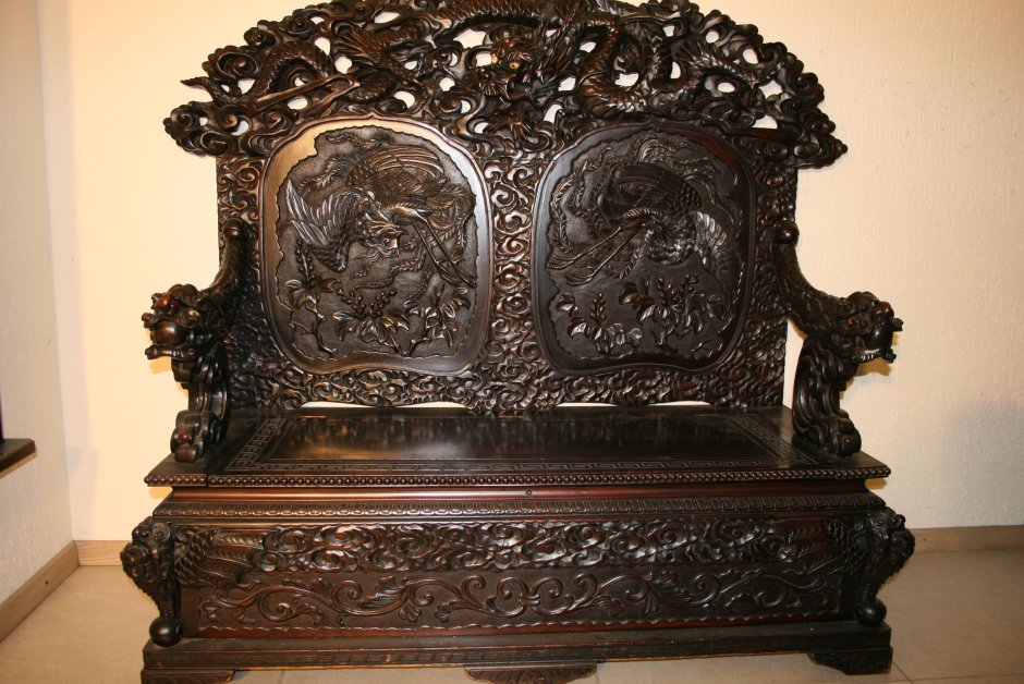 Резная кроватка для ребенка