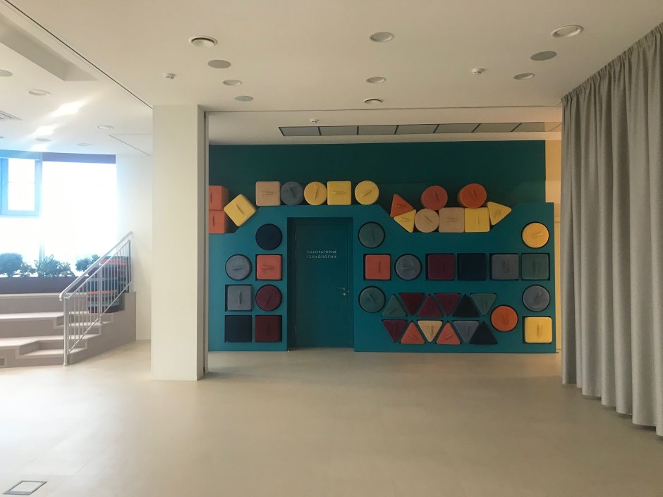 Интерьер стен школы