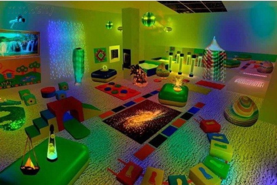 Украшение стен в сенсорной комнате