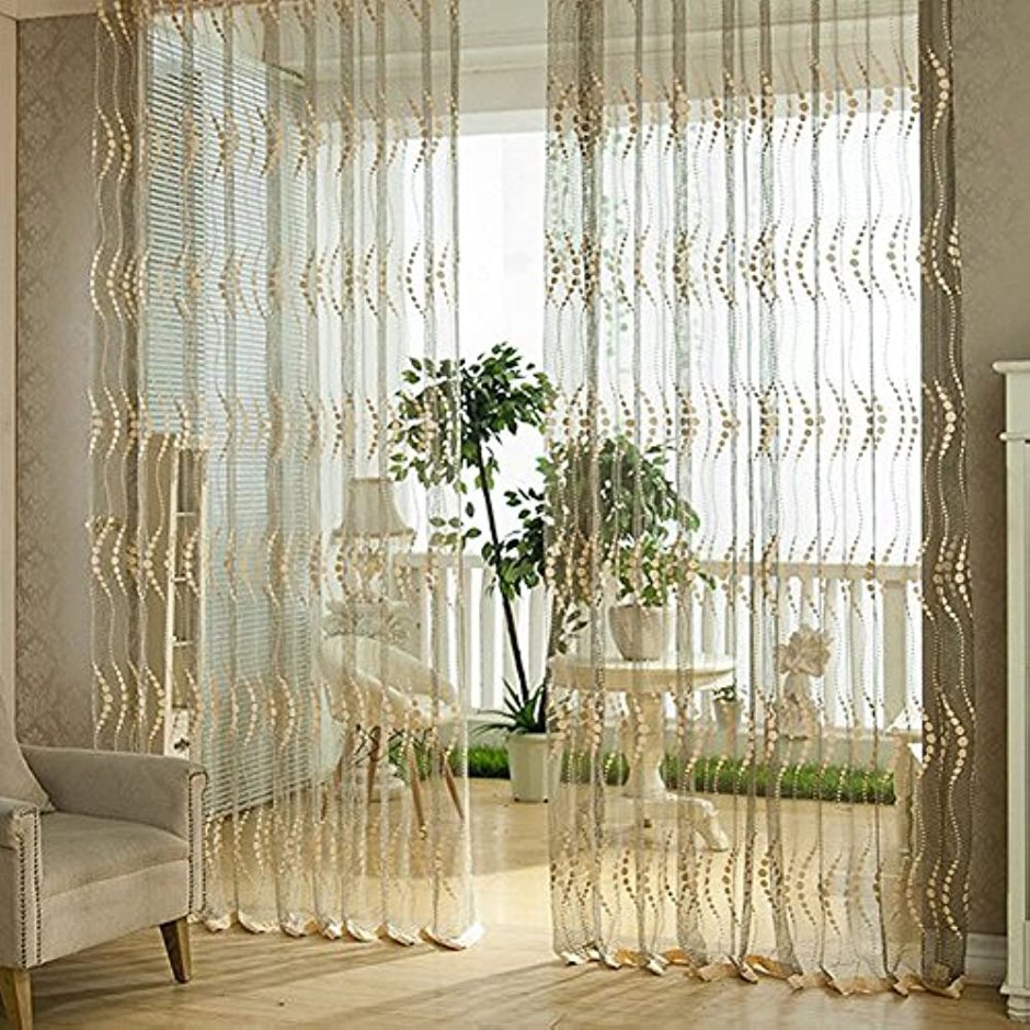 Шторы в эркере в деревянном доме