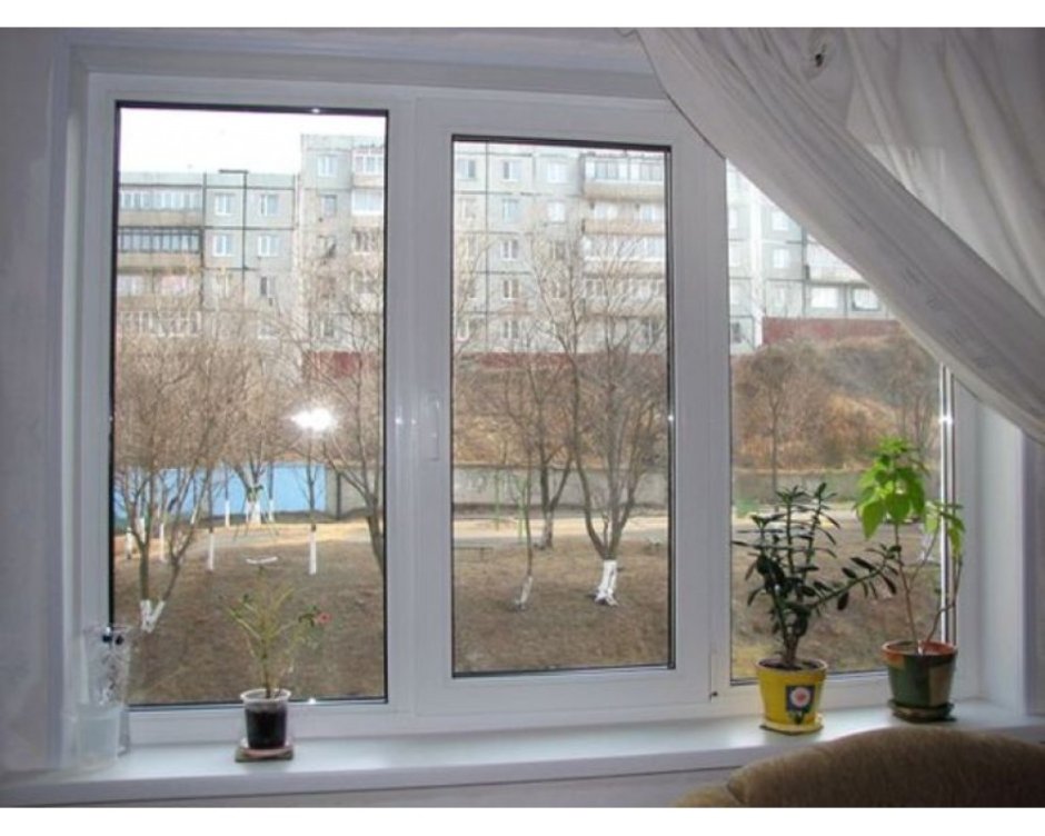 Дом с трехстворчатыми окнами