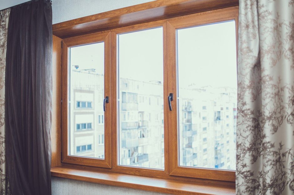Ламинированное пластиковое окно
