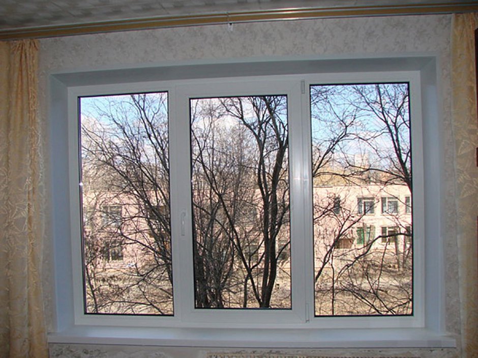 Дом с трехстворчатыми окнами