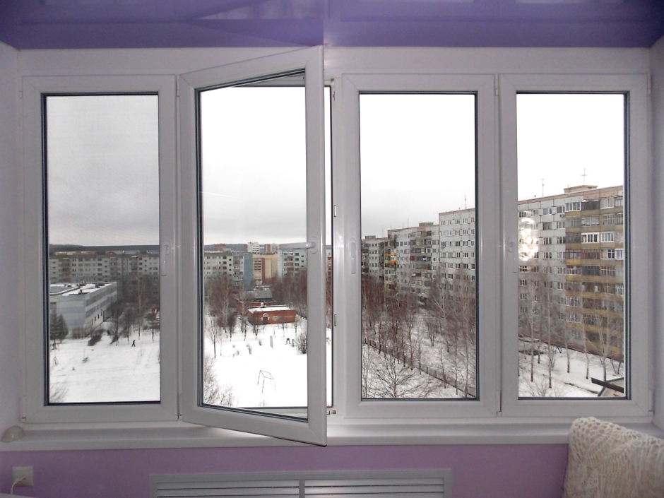 Четырехстворчатое пластиковое окно