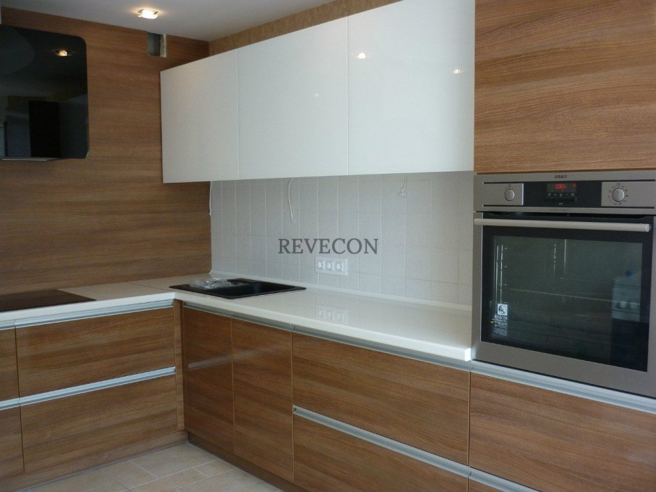 Кухня пластиковые фасады под дерево