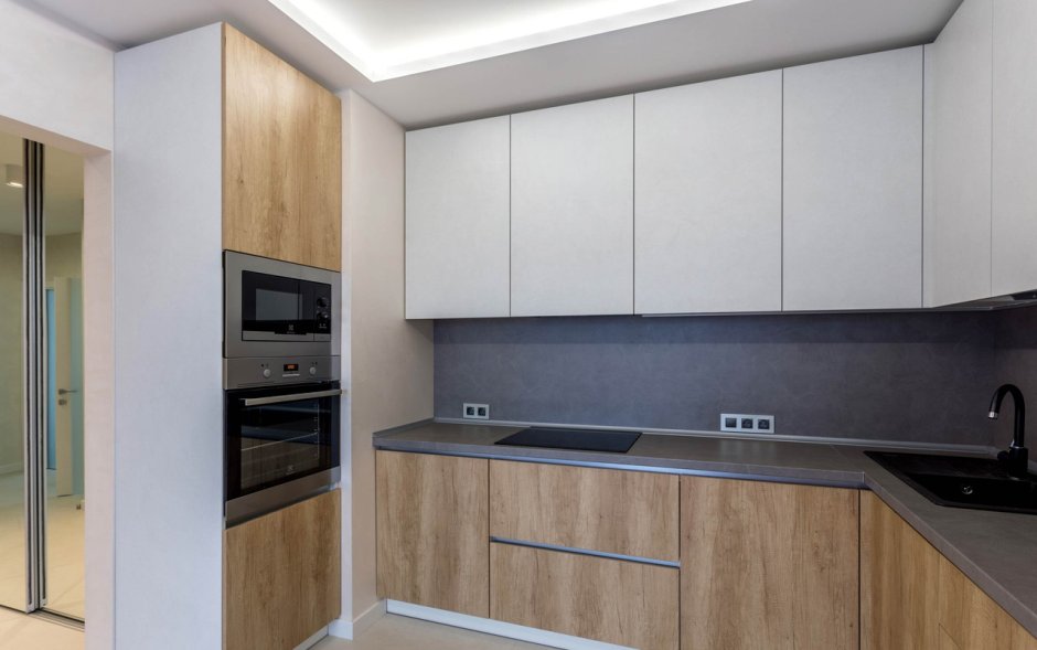 Кухня под дерево без ручек