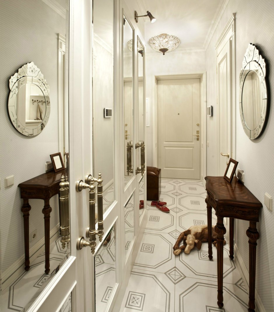 Большая прихожая в сталинке