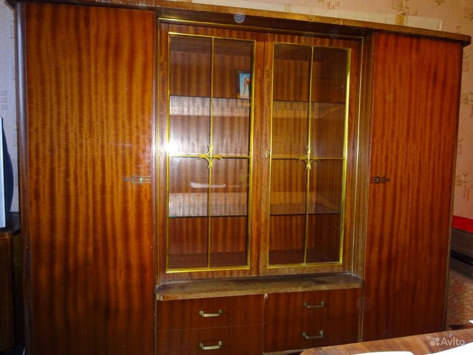 Сервант Хельга