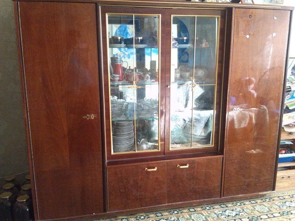 Сервант Хельга