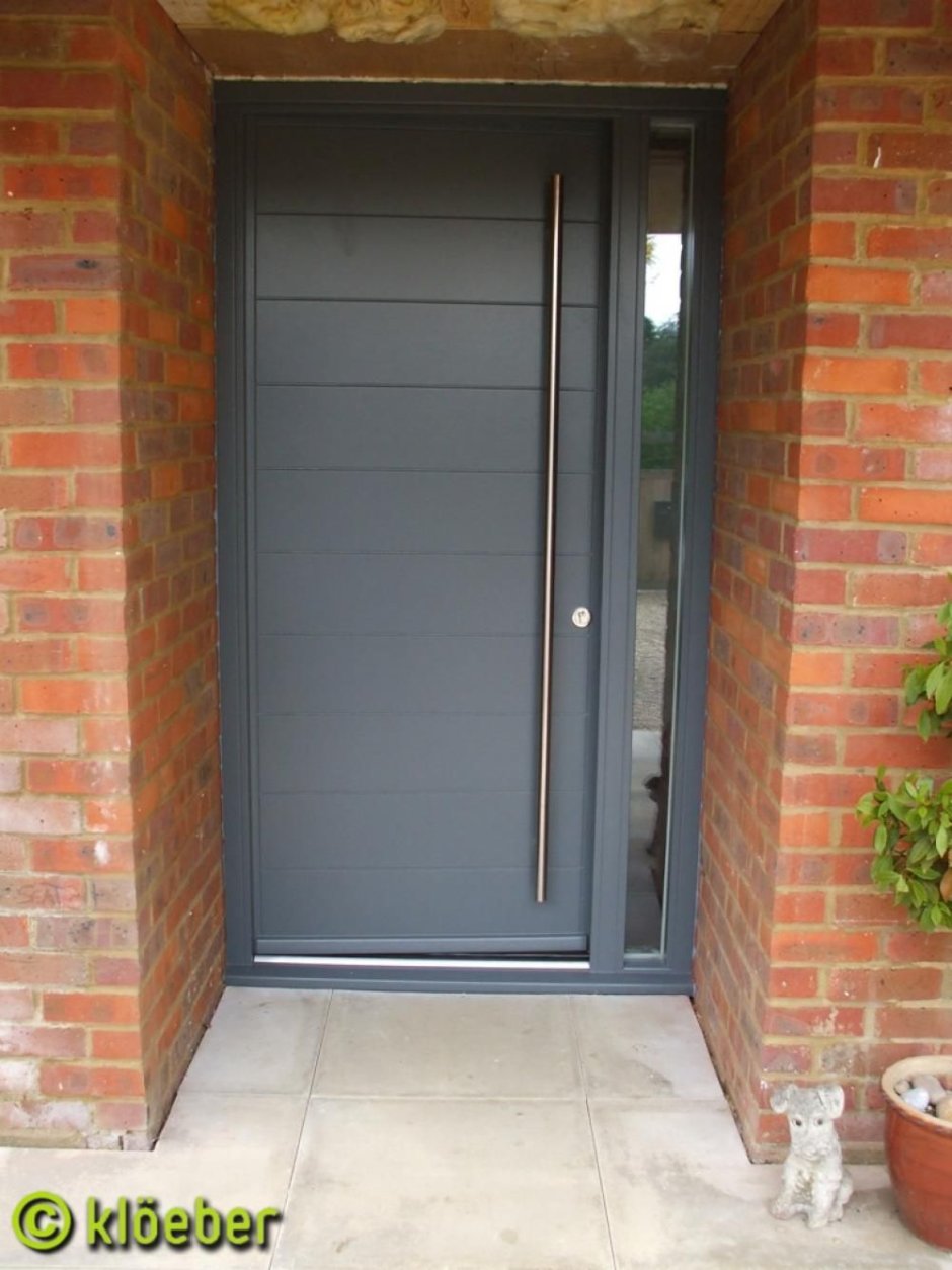 Замок Vizit 300 на двери подъезда