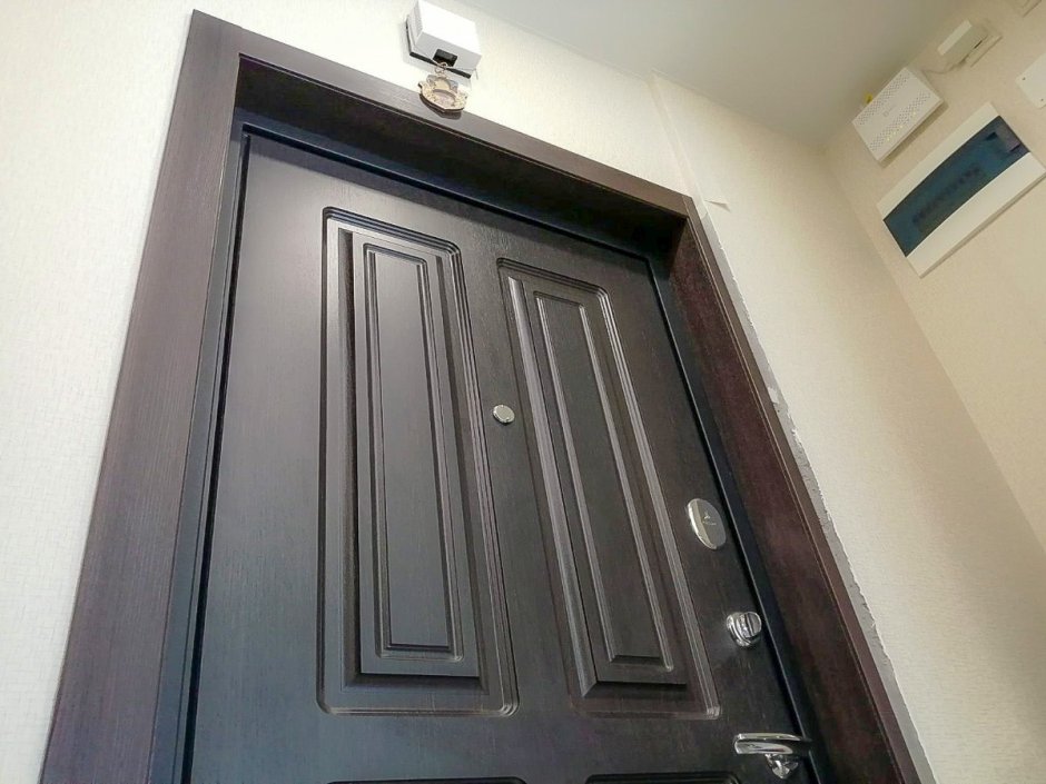 Деревянные двери в подъезд