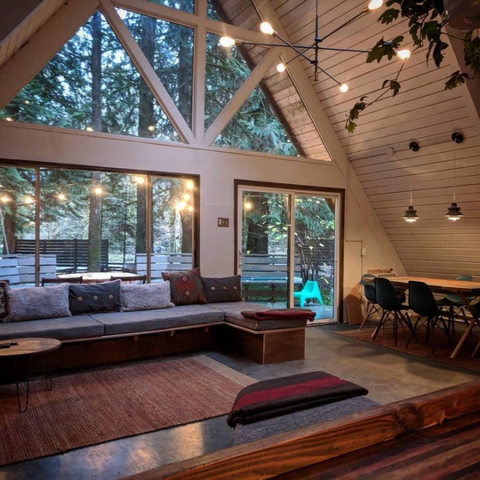 Интерьер треугольного дома