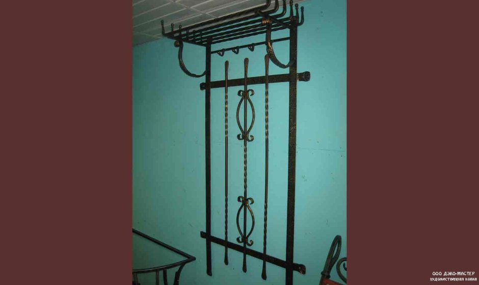 Вешалка в прихожую настенная с полкой из проф трубы