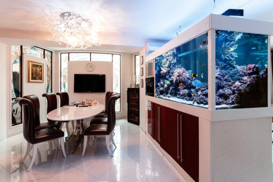 Аквариум встроенный в кухонный гарнитур