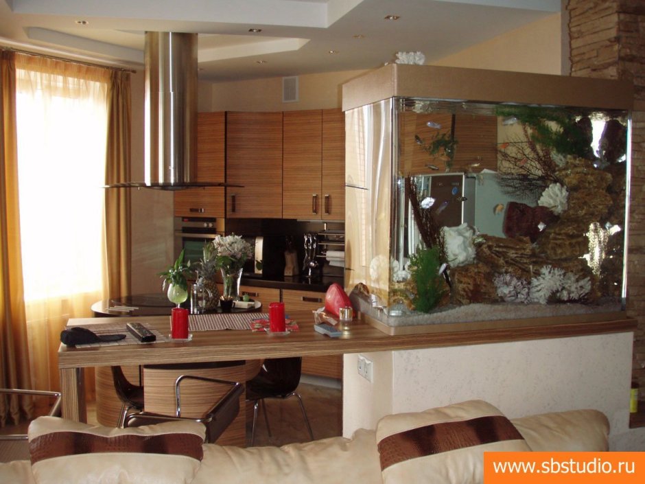 Аквариум в интерьере кухни гостиной
