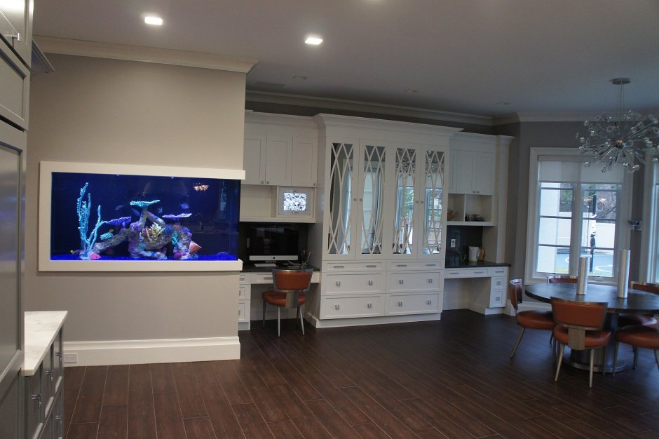 Барная стойка с аквариумом