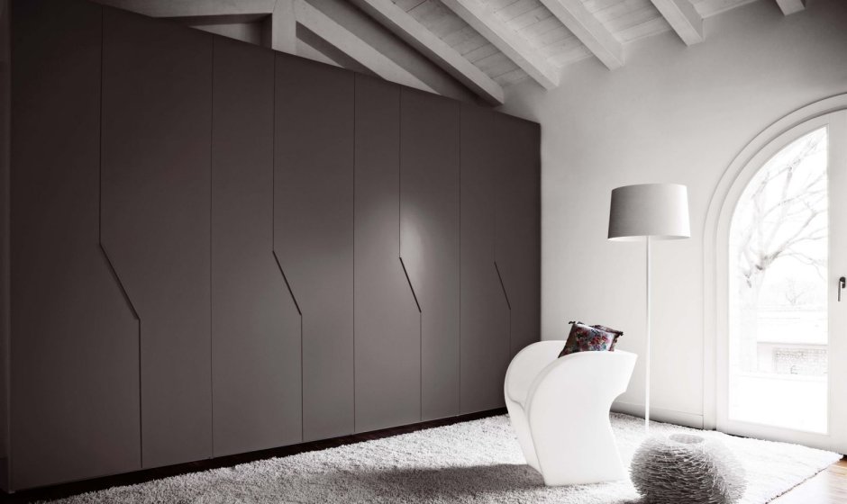 Стена под телевизор в спальне