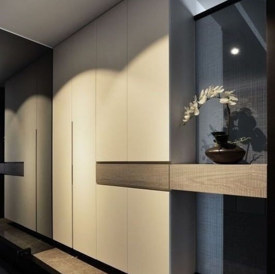 Шкаф в прихожую с интегрированными ручками