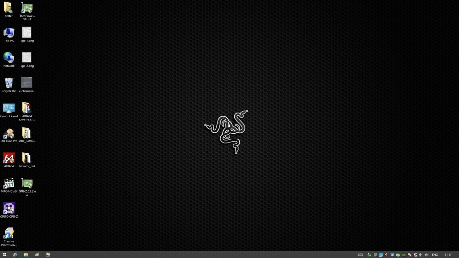 Пустые полки на стене