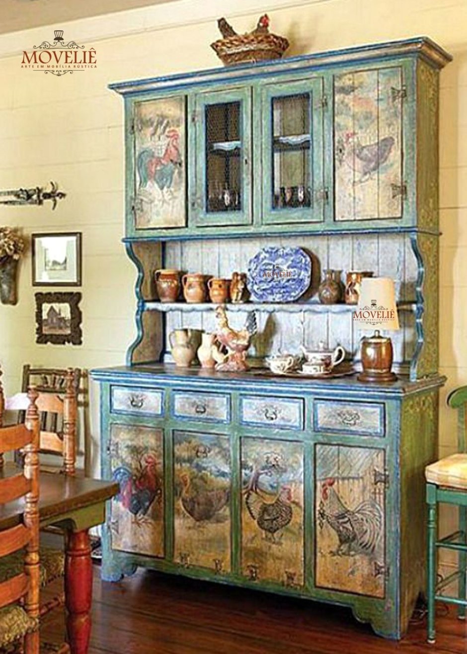 Антикварный буфет в современном интерьере