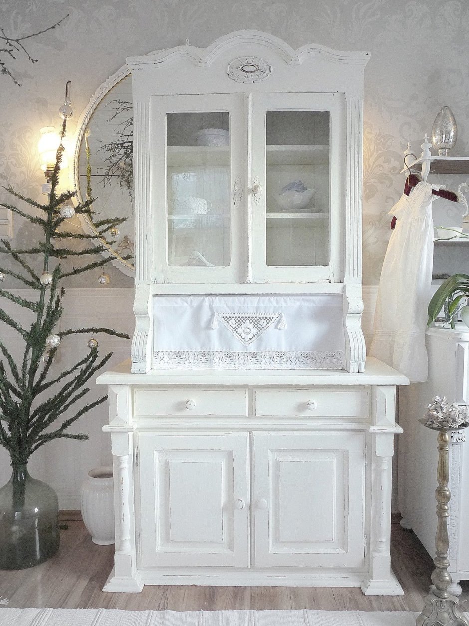 Советский сервант в современном интерьере