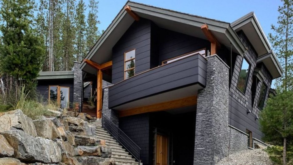 Планкен и камень на фасаде