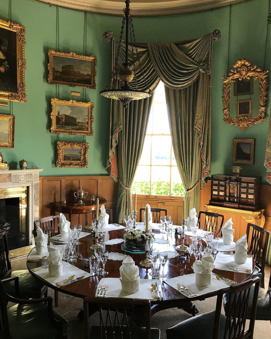 Столовая в классическом стиле
