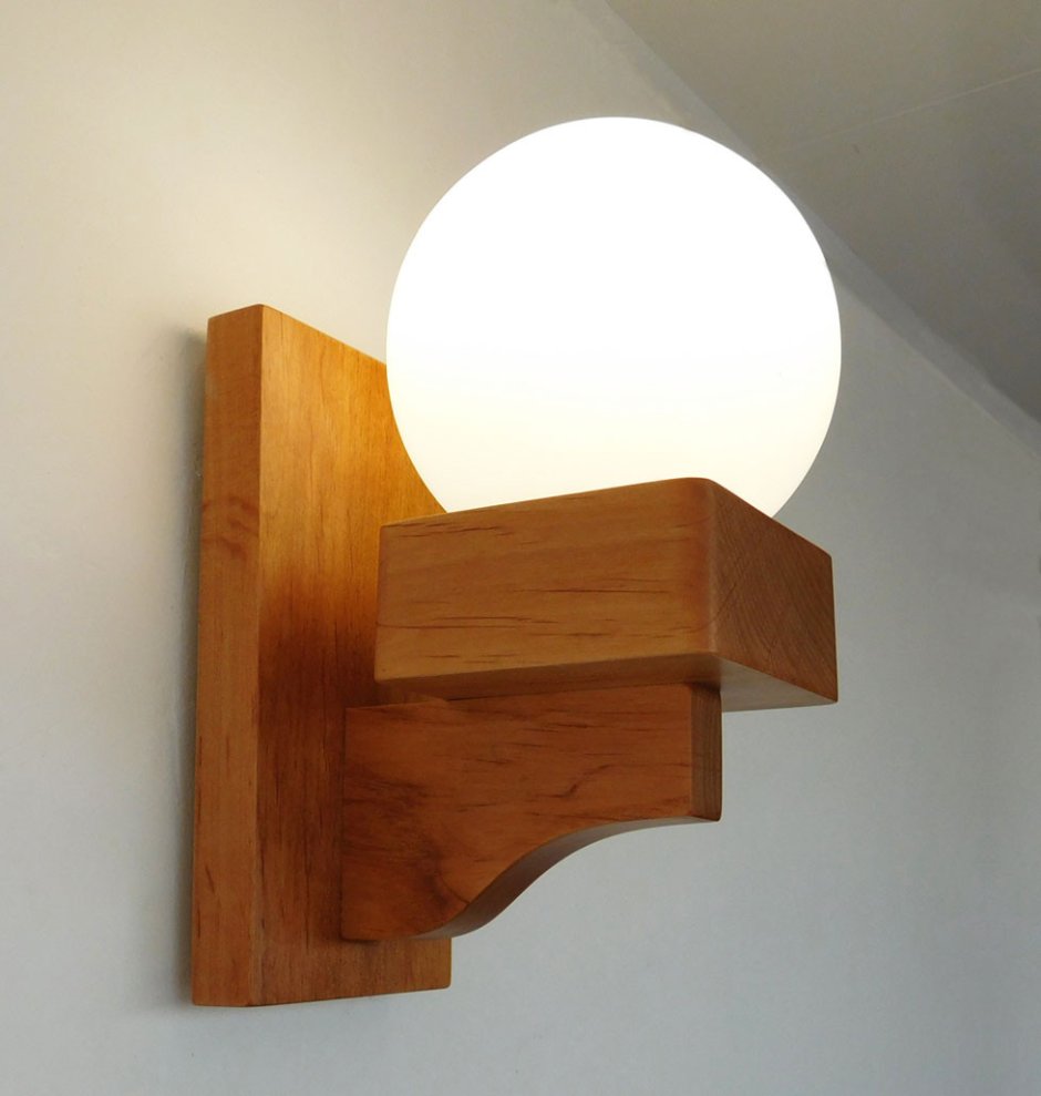 Бра из дерева