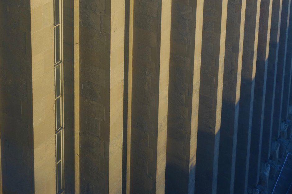 Сплошные линии на стенах