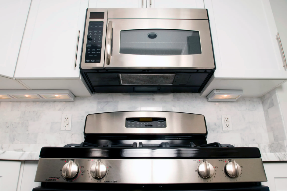 Микроволновка над вытяжкой Bosch dhi646cq