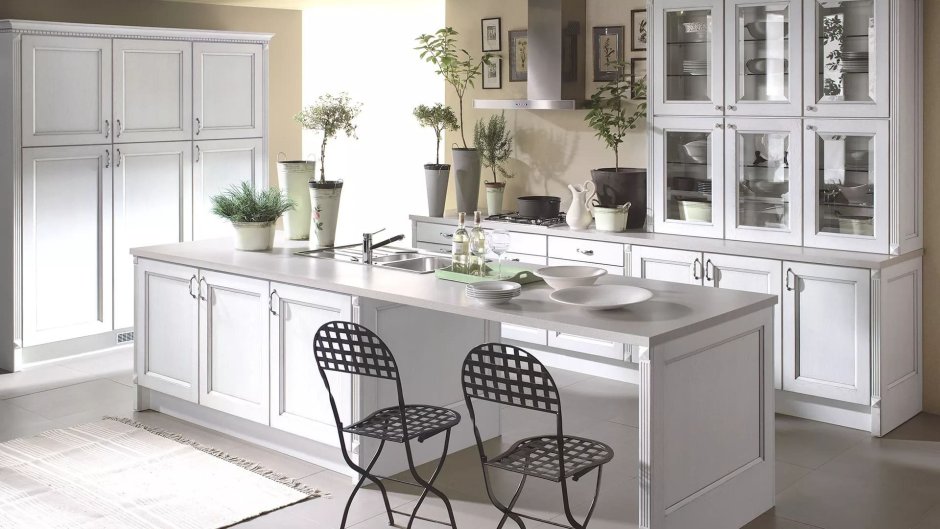 Украшение перегородки между кухней и гостиной