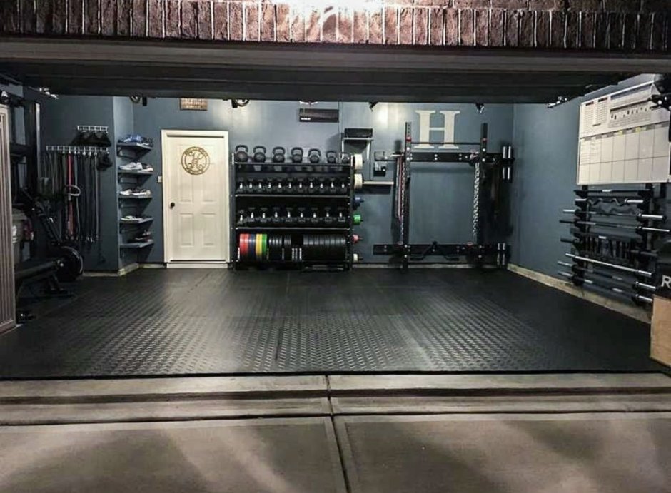 Зал в гараже