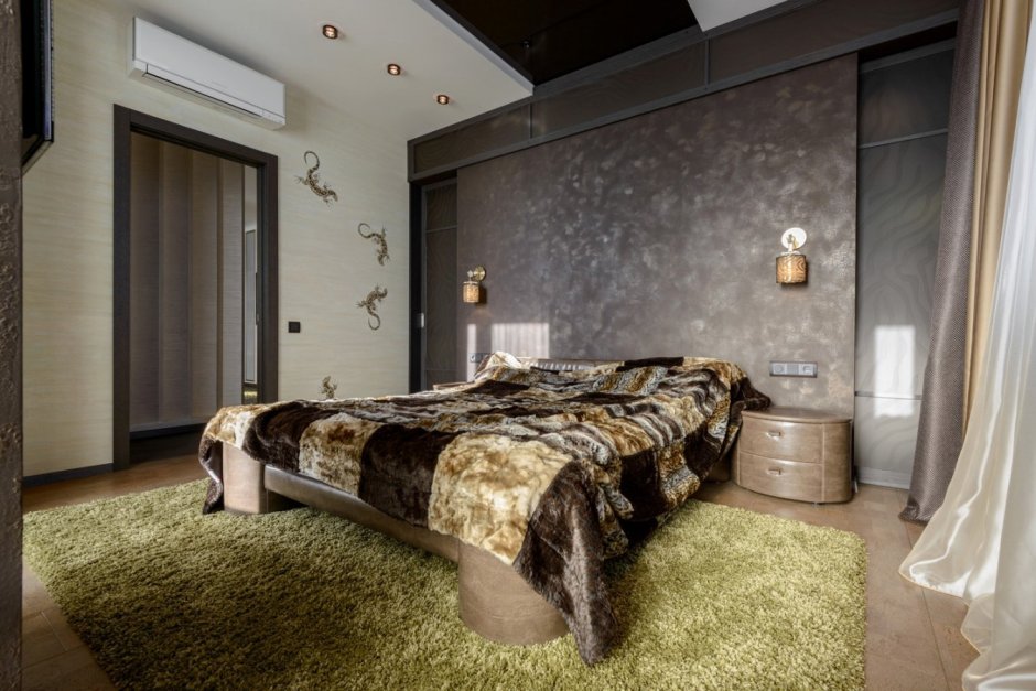 Панно над кроватью в спальне