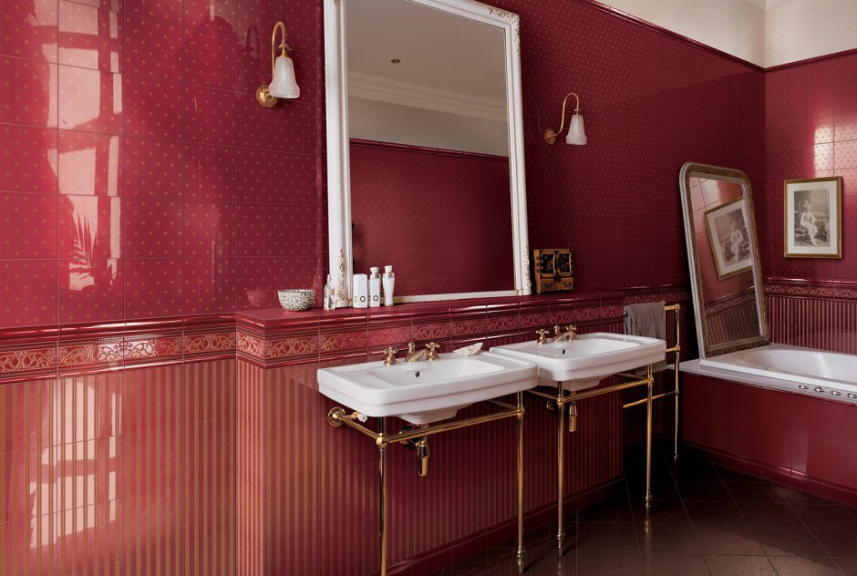 Бордовый кафель в туалете
