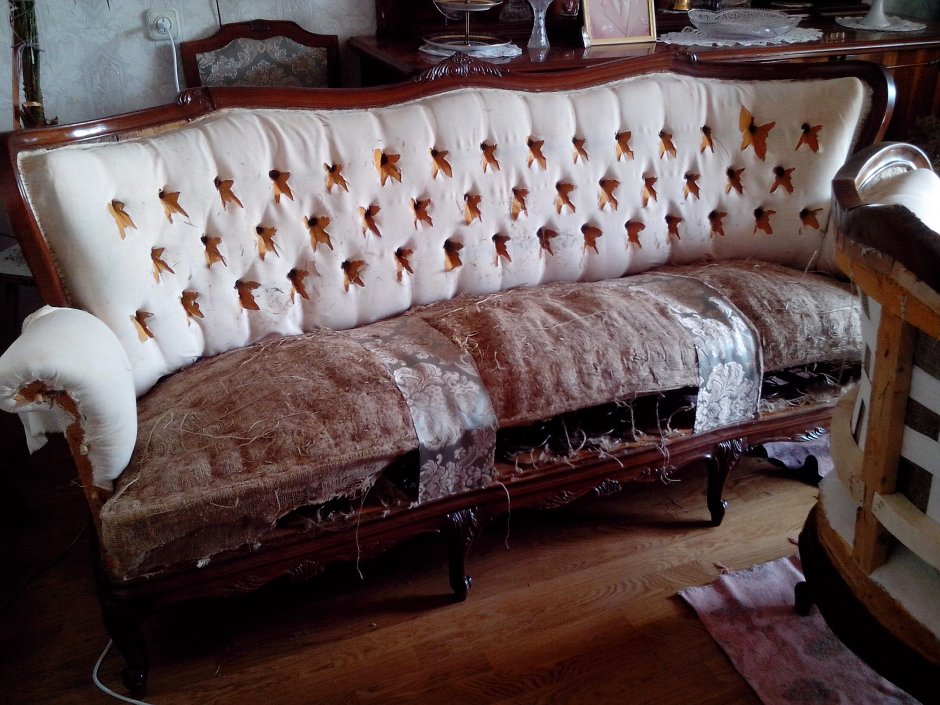 Перетянуть старый диван