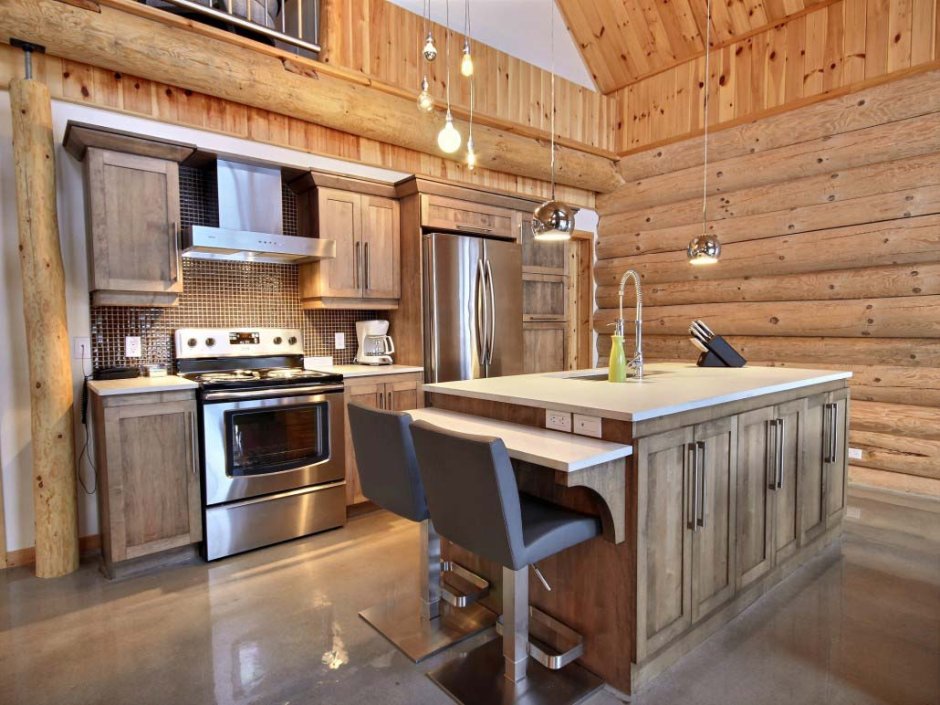 Остров на кухне в деревянном доме
