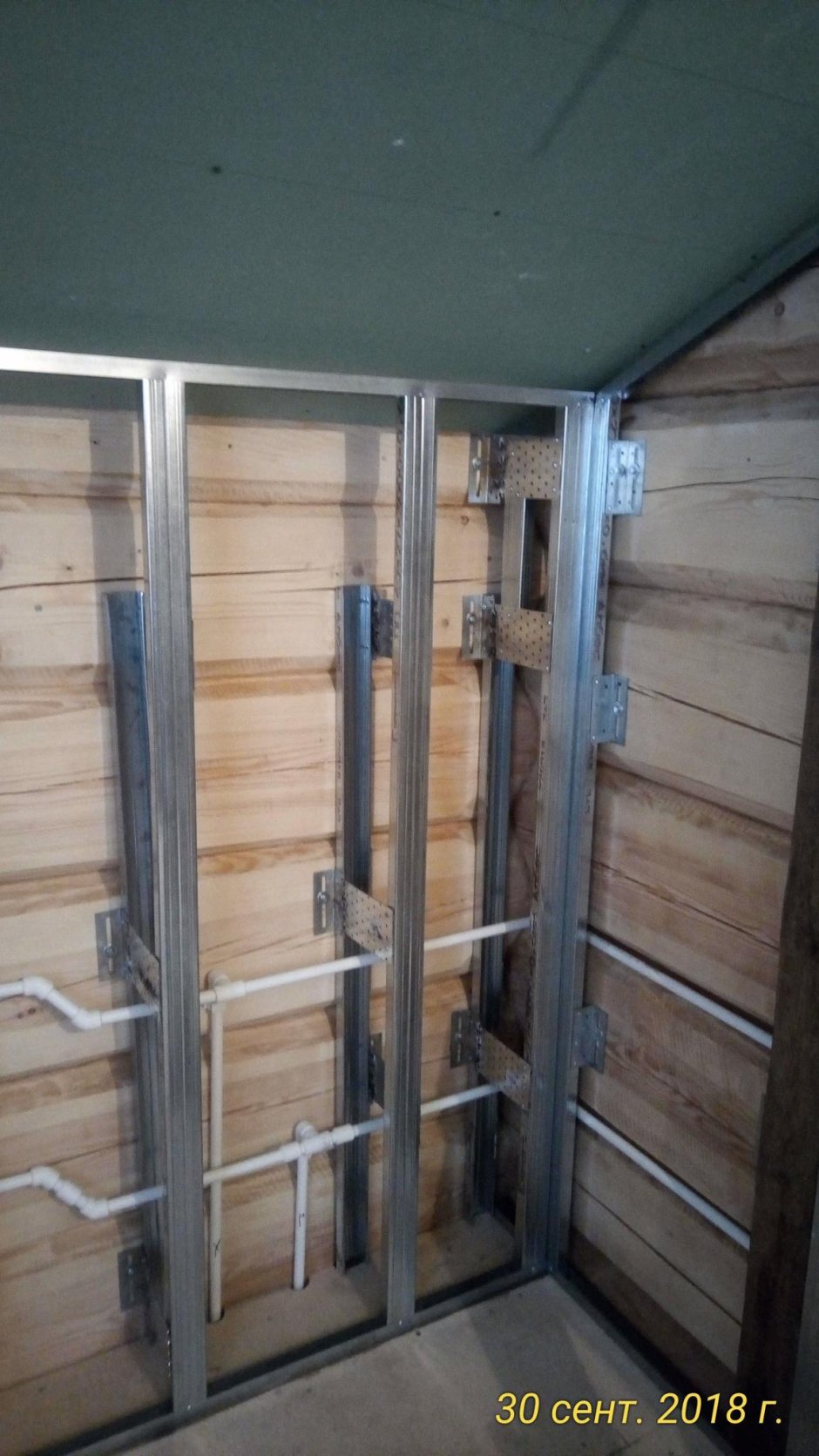 Укладка плитки на бревенчатую стену