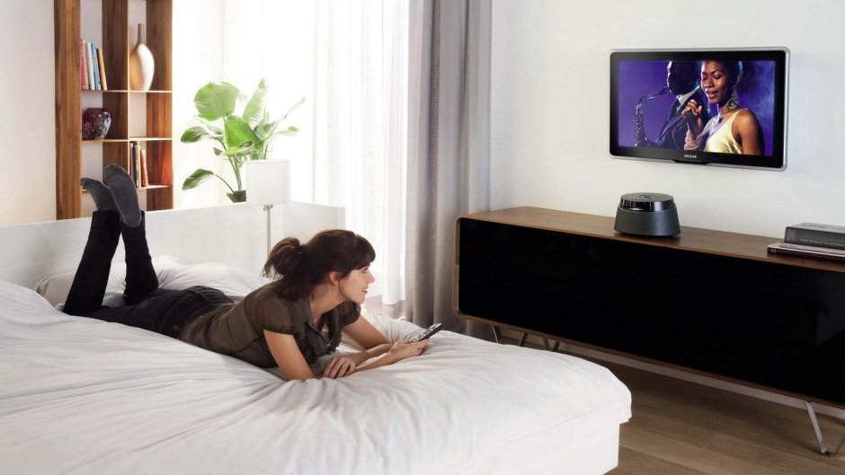 Парень и девушка в кровати без лица