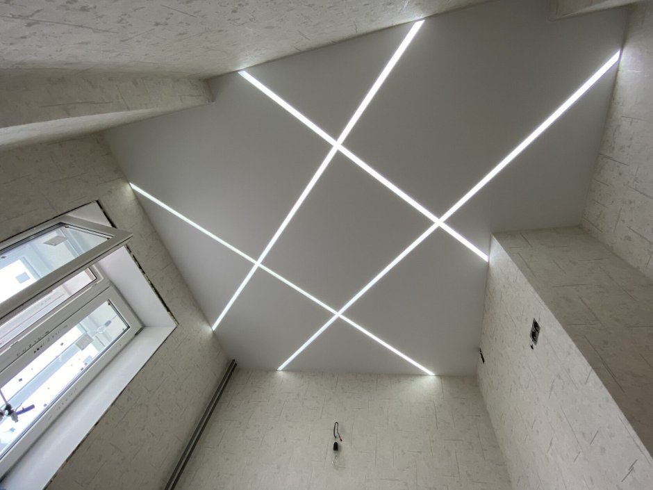 Световые линии в интерьере