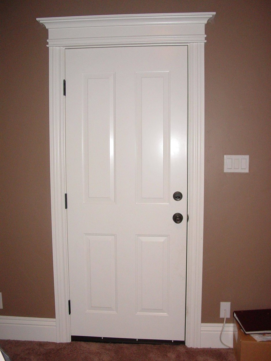 Молдинг над дверью