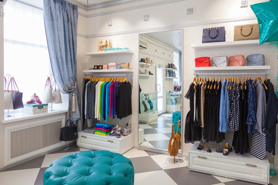 Стильный шоу рум женской одежды