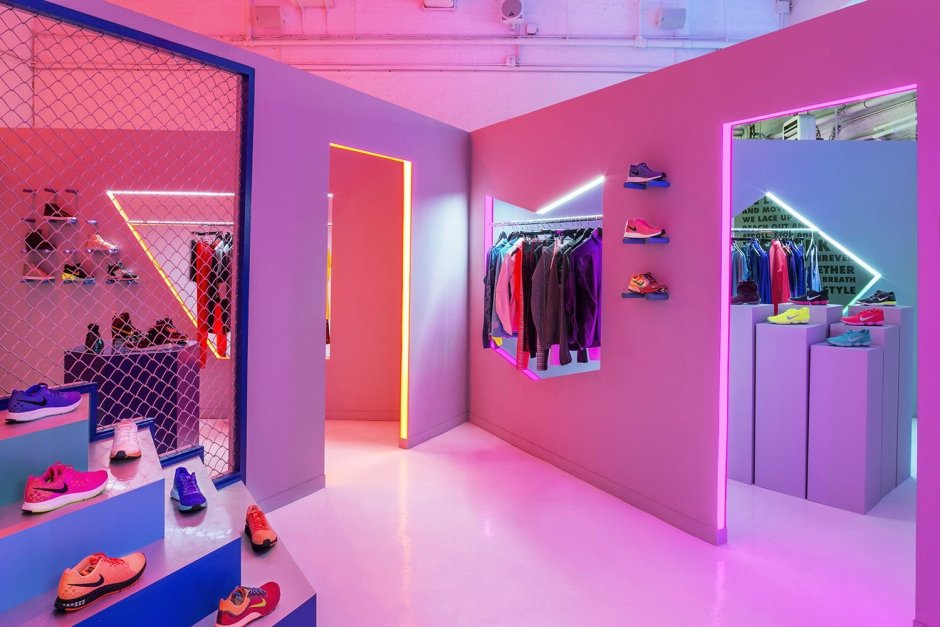 Яркий интерьер магазина