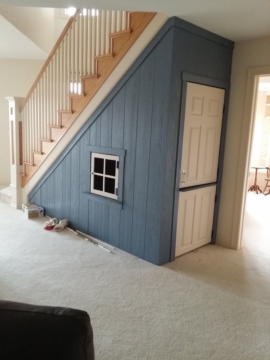 Гарри Поттер под лестницей