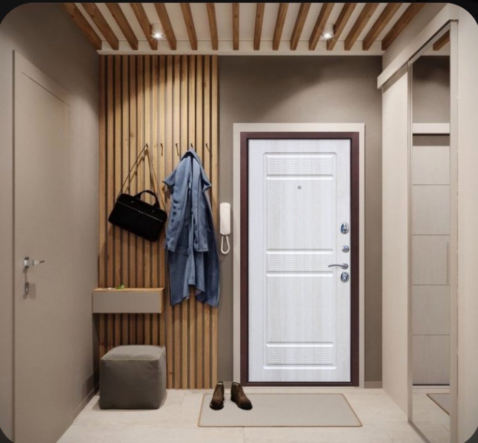 Деревянные рейки в коридоре